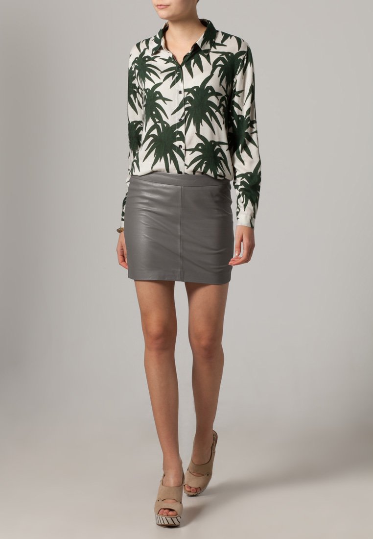 Real Leather Mini Skirt in Taupe – Close-Up of Seam and Texture.